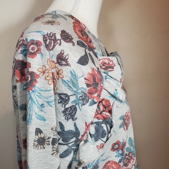 Signature Studio gray floral lightweight ruffled long sleeve sweatshirt small - Picture 4 of 14